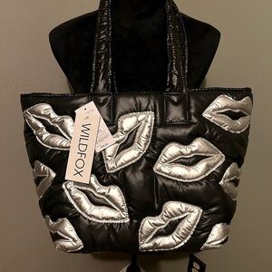 NWT! WILDFOX AWESOME BAG! AMAZING MATERIAL! LOTS OF POCKETS!